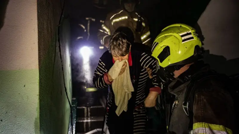 У Харкові вночі сталася пожежа в багатоповерхівці — евакуювали 10 людей У Харкові вночі сталася пожежа в багатоповерхівці — евакуювали 10 людей